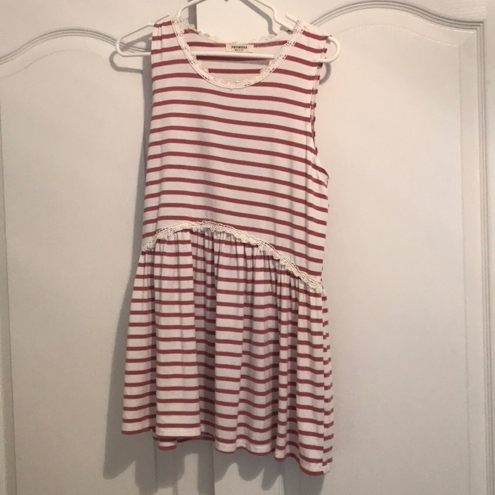 Mauve and cream color top